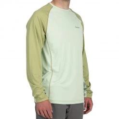 SimmsFishing M's SolarFlex Crewneck Shirt - Solid Men's Clothing